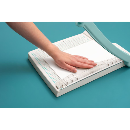 Різак для паперу We R Memory Keepers Guillotine Trimmer 30.5см